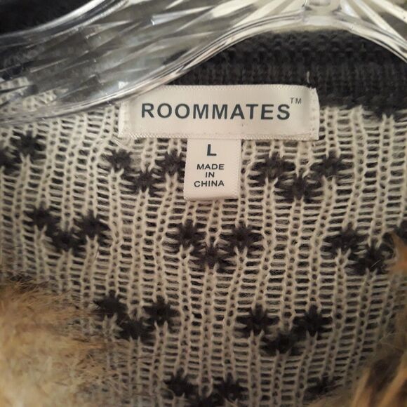 Roommates Hooded Faux Fur Trim Sweater Large Gray White Reindeer Winter Theme - Picture 7 of 9